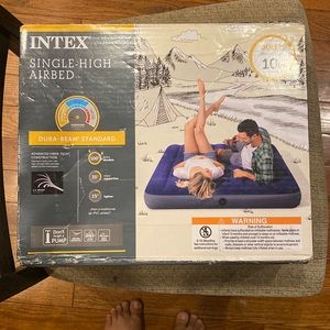 10in queen size air mattress, new in box